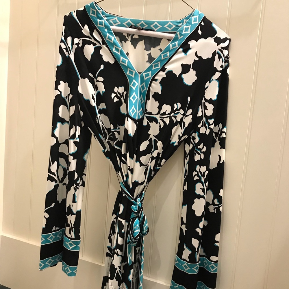 BCBG MaxAzria tunic in black, turquoise and white